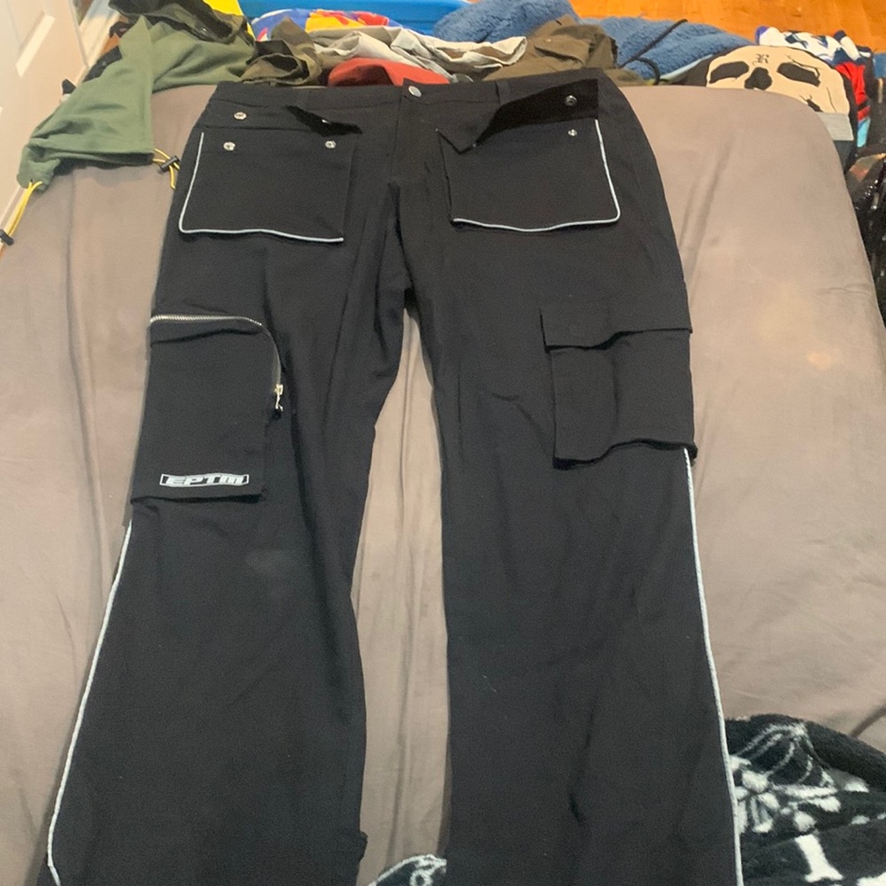 Men Black cargo pants